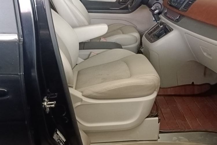 Used SAIC MAXUS G10 2016 1.9T Automatic Elite Edition Diesel China V Emission Standard