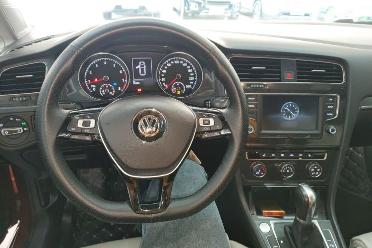 Used Volkswagen Golf 2017 230TSI Automatic Luxury Million-Vehicle Commemorative Edition Center Console