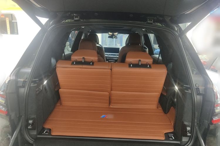 Used BMW X7 2023 xDrive40i Luxury Package with Premium Features
