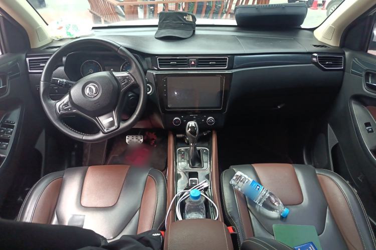 Used Dongfeng Fengon 580 2017 1.5T CVT Luxury Model Center Console