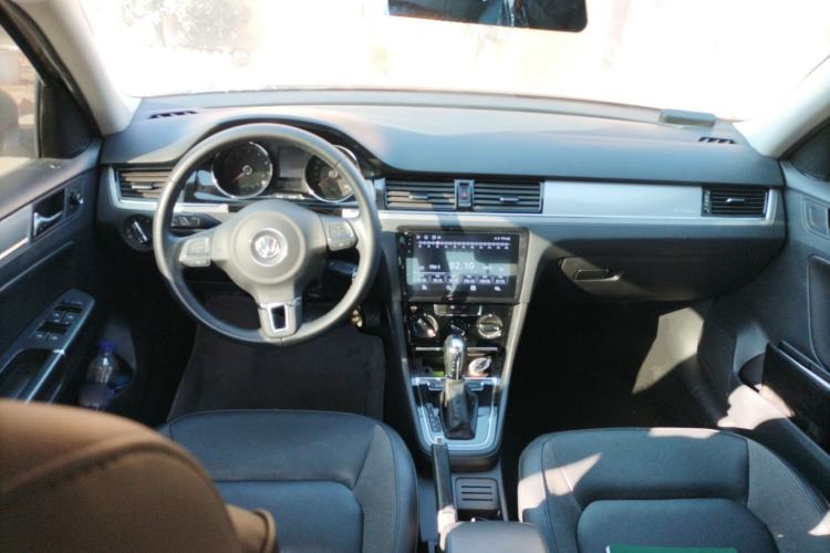 Used Volkswagen Bora 2015 Value Edition 1.6L Automatic Comfort Version Center Console