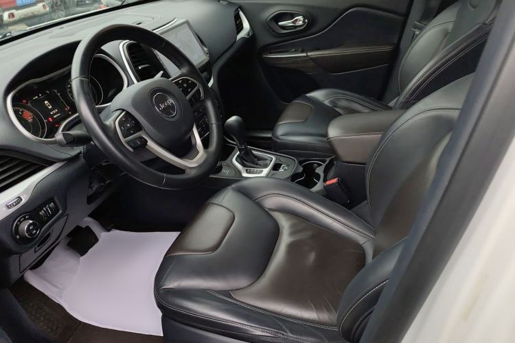 Used Jeep Cherokee 2016 2.4L Professional Edition
