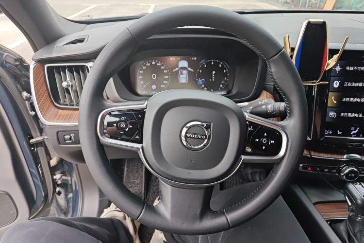 Used Volvo XC60 2021 T5 4x4 Smart Luxury Edition Steering Wheel