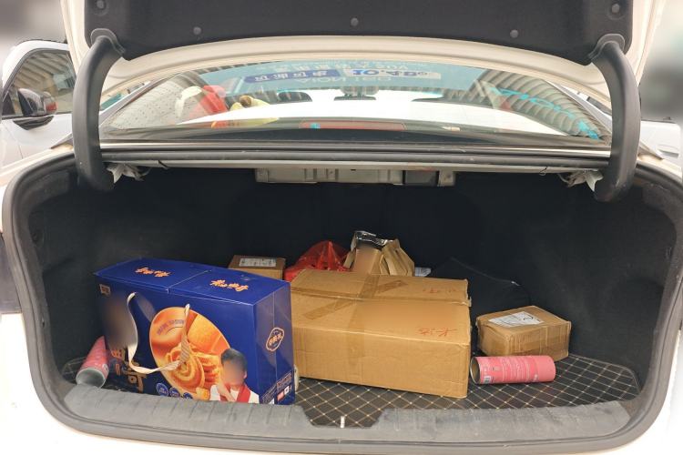 Used Kia K5 2016 2.0L Automatic LUX Trunk