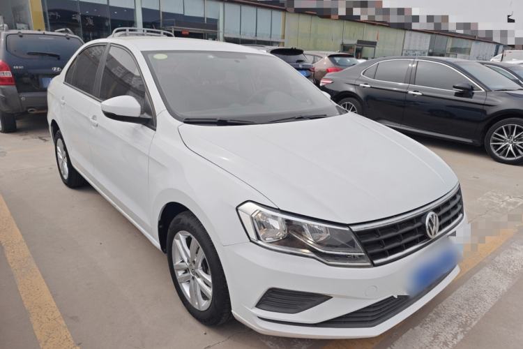 Used Volkswagen Jetta 2019 Dream Edition 1.4L Manual Fashion Version Front Right 45 Deg