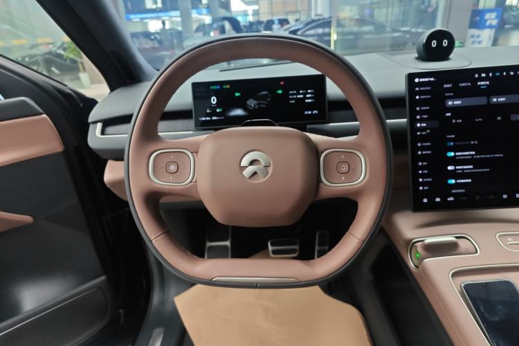 Used Nio ES8 2023 75 kWh Executive Edition Steering Wheel