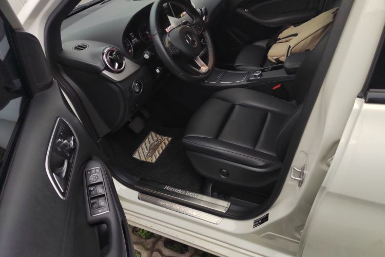 Used Mercedes-Benz B-Class 2015 B 200 Luxury Model Left Front Seat