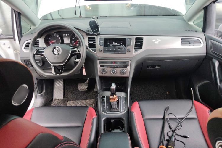 Used Volkswagen Golf Sportsvan 2016 1.6L Automatic Comfort Model Center Console