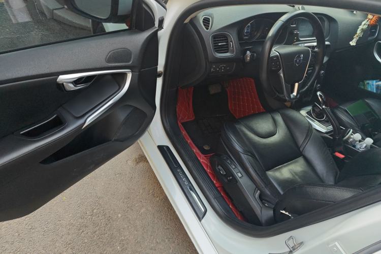 Used Volvo V40 2016 T3 Zhiyi Edition