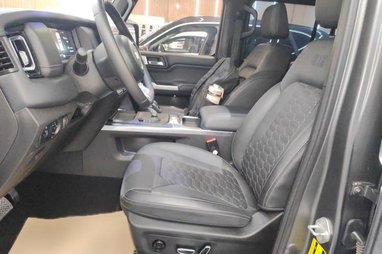 Used 212 T01 2024 2.0T Explorer
