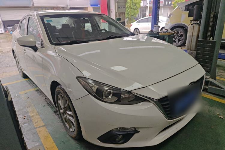 Used Mazda 3 Axela 2016 Sedan 1.5L Automatic Comfort Model
