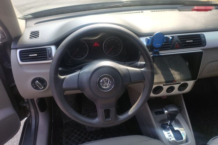 Used Volkswagen Bora 2012 1.6L Automatic Fashion Edition Steering Wheel