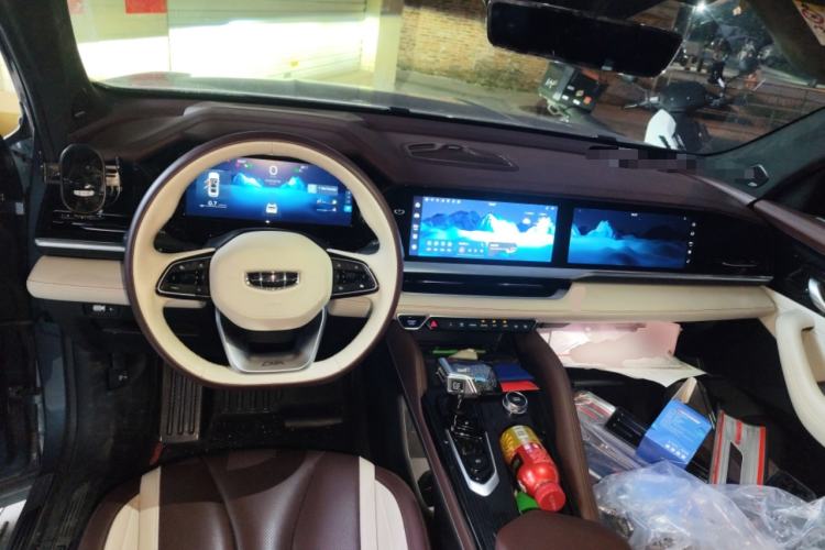 Used Geely Auto Monjaro L 2021 2.0TD DCT EVO Two-Wheel Drive Smart Luxury Version Center Console