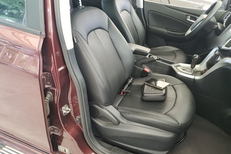 Used Venucia T70 2015 2.0L CVT Smart Edition
