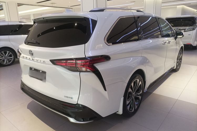 Used Toyota Granvia 2022 2.5L Hybrid Premium Edition
