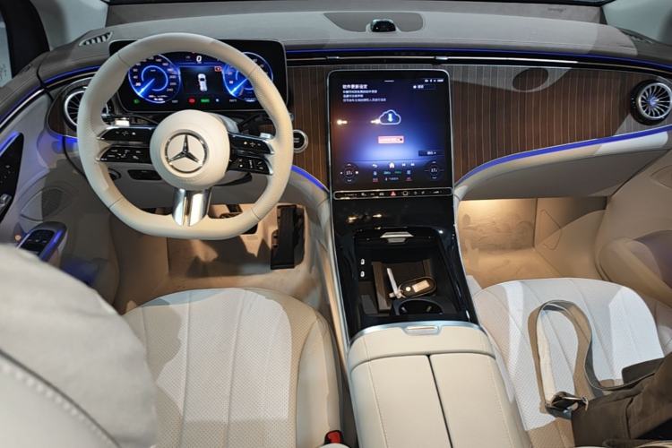 Used Mercedes-Benz EQE SUV 2024 500 4MATIC Pioneer Edition