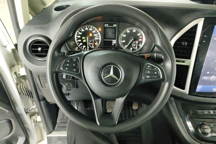 Used Mercedes-Benz Vito 2018 2.0T Elite Version 7 Seats China VI Emission Standard
