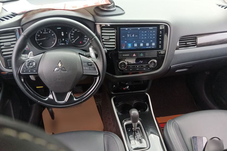 Used Mitsubishi Outlander 2019 2.4L 4x4 Zhi Xiang Edition 7 Seats China V Emission Standard