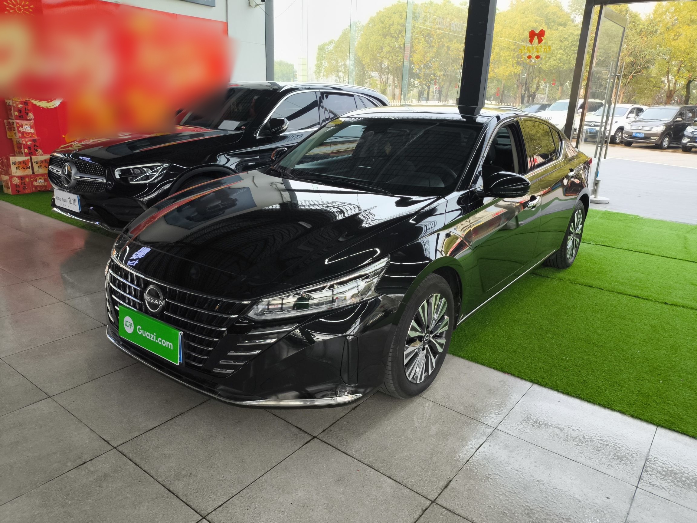 Под передней частью автомобиля