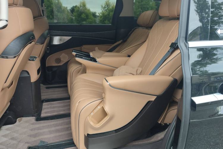 Used Denza D9 2024 EV 620 Premium Model
