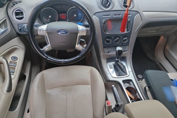 Used Ford Mondeo 2013 2.3L Fashion Edition Center Console