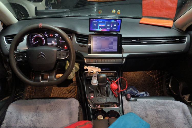 Used Citroen C5 2017 350THP Automatic Luxury Model Center Console