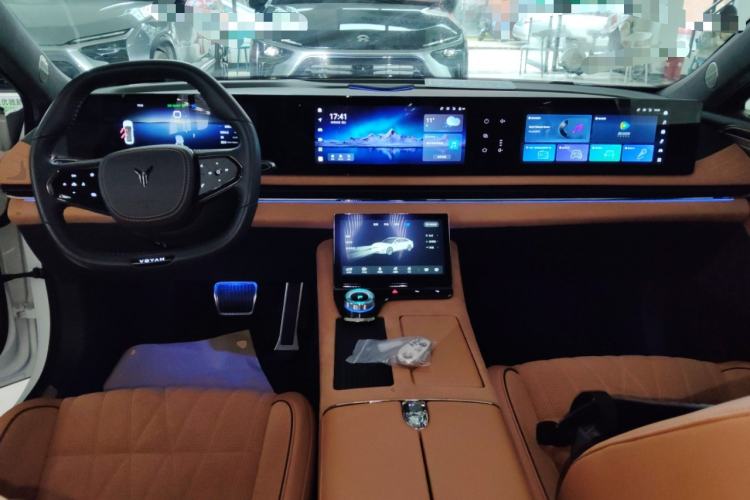 Used VOYAH PASSION 2023 Four-Wheel Drive Long-Range Version Center Console