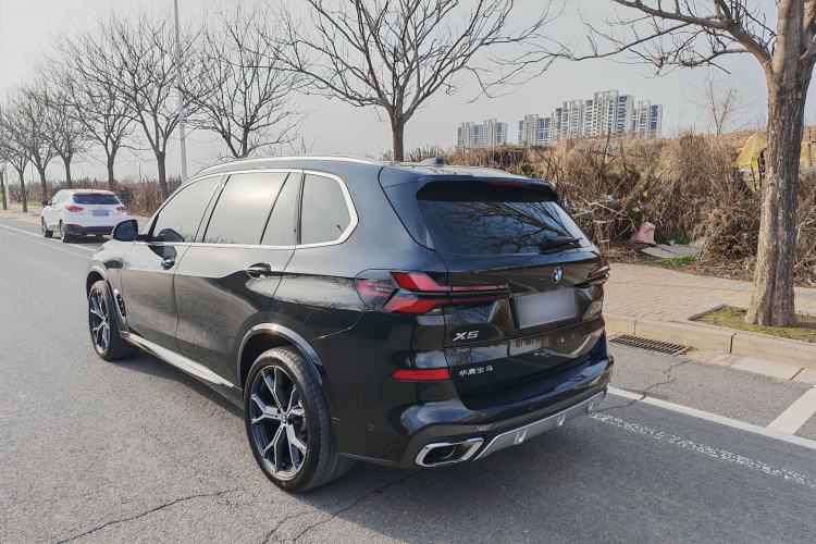 Used BMW X5 2023 xDrive 30Li Luxury M Sport Package
