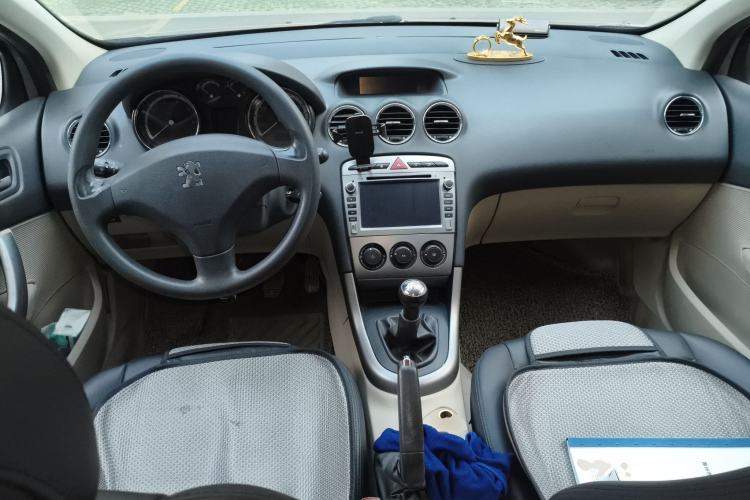 Used Peugeot 408 2011 1.6L Manual Luxury Edition Center Console