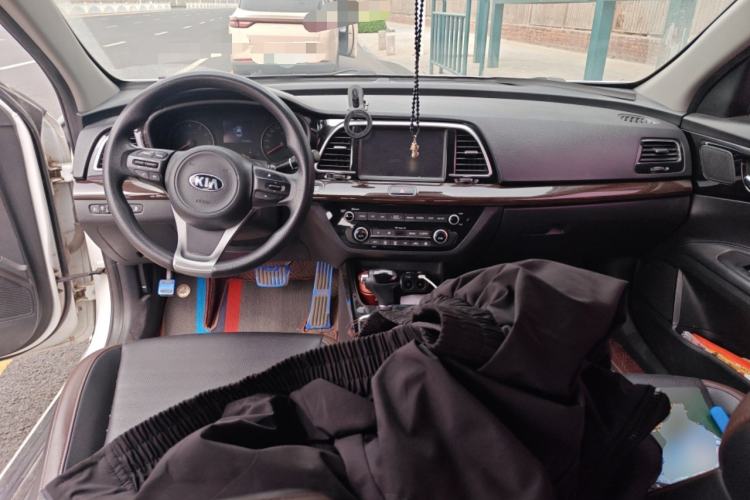 Used Kia K3 (Kai Shen) 2017 1.8L Automatic GLS Center Console