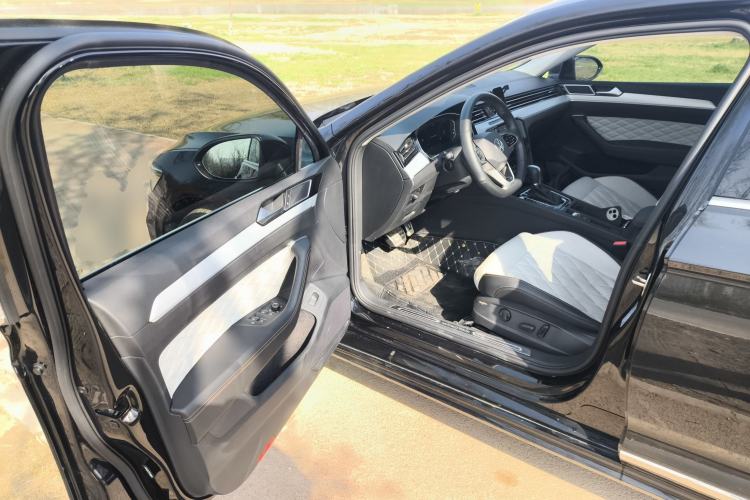 Used Volkswagen Magotan 2023 2 Million Units Commemorative Edition 330TSI DSG Luxury Version Driver Seat