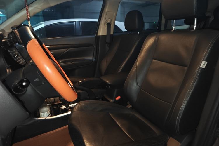 Used Mitsubishi Outlander 2018 2.0L Two-Wheel-Drive Jiale Edition 7-Seater