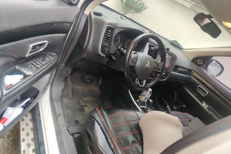 Used Mitsubishi Outlander 2018 2.0L Two-Wheel Drive Glory Edition 5 Seats Driver Seat