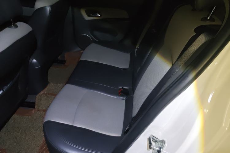 Used Chevrolet Cruze 2013 1.8L SE AT Left Rear Seat
