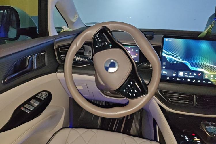 Used Denza D9 2022 DM-i 970 Four-Wheel Drive Flagship Model Steering Wheel