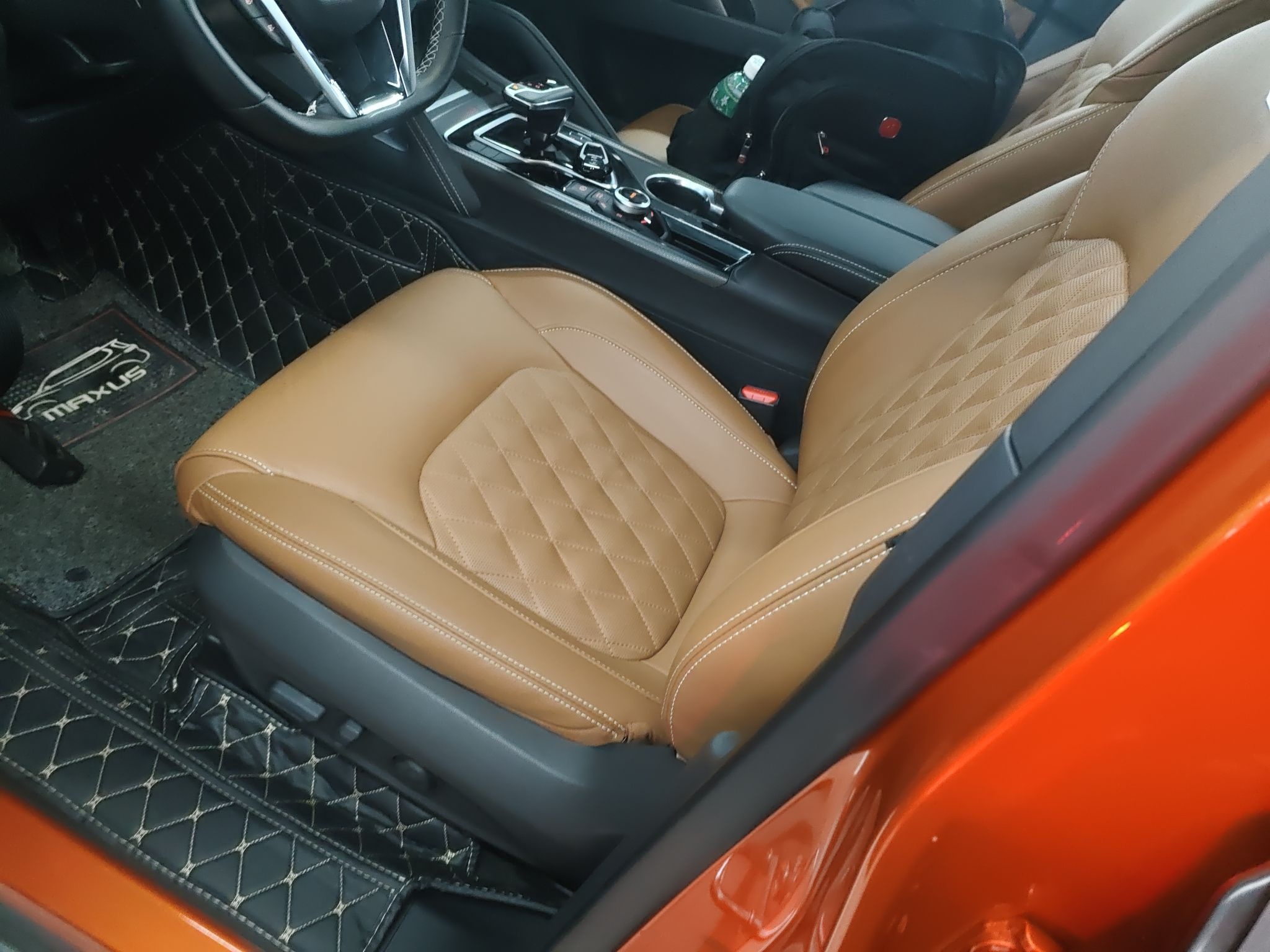 Переднее сиденье в автомобиле