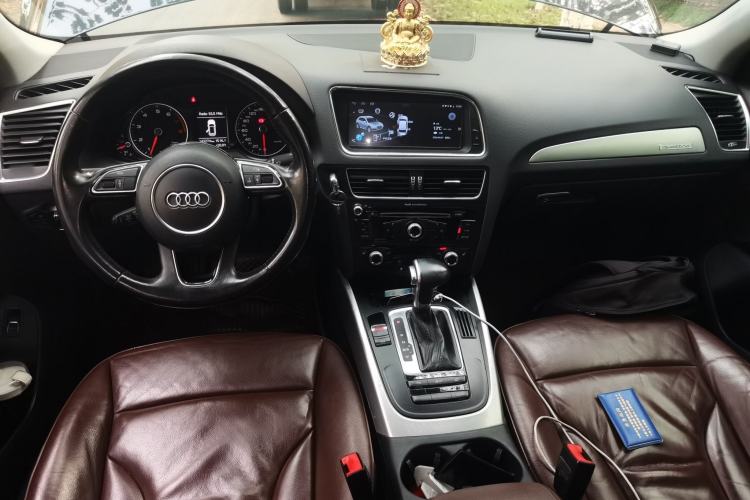 Used Audi Q5 2013 40 TFSI Technology Edition Center Console