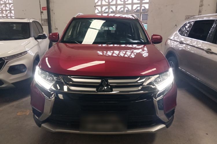 Used Mitsubishi Outlander 2016 2.0L Two-Wheel Drive Fashion Edition 5 Seats
