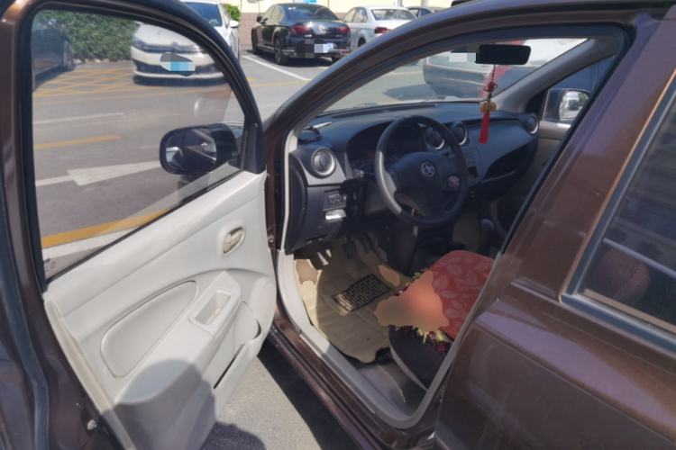 Used Venucia R30 2014 1.2L Manual Enjoyment Edition
