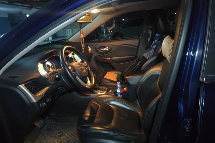 Used Jeep Cherokee 2017 2.0L Superior Edition
