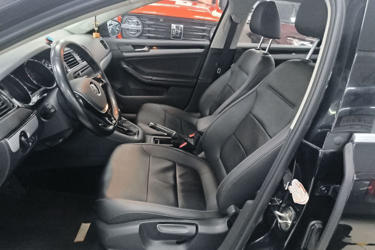 Used Volkswagen Sagitar 2015 230TSI Automatic Comfort Version Left Front Seat