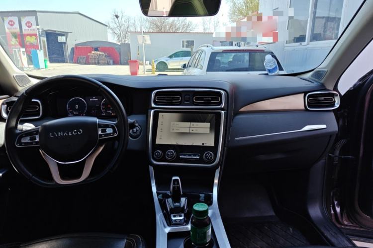 Used Lynk & Co 01 2017 2.0T Two-Wheel Drive Pro Edition Center Console