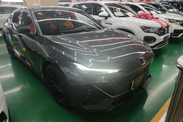 Used CHANGAN UNI-V iDD 2023 ZhiDian iDD 1.5T 113km Smart & Fun Version Front