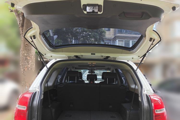 Used Chevrolet Captiva 2015 2.4L 4x4 Flagship Edition 7-Seater
