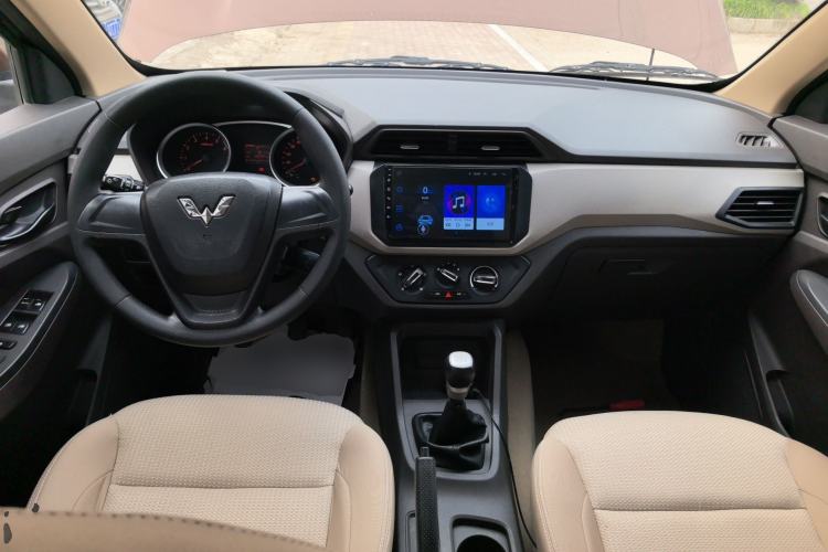 Used Wuling Hongguang 2018 1.5L S Standard Version L2B Center Console