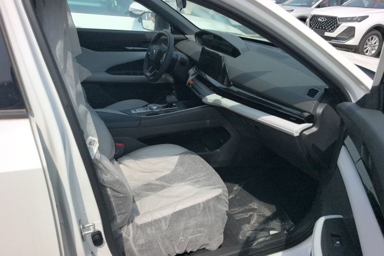 Used CHANGAN UNI-V iDD 2024 Blue Whale Smart Electric iDD 136km Luxury Model
