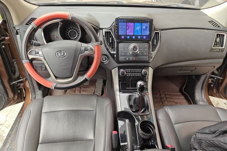 Used Huatai Santa Fe 2016 1.5T Gasoline Manual Two-Wheel Drive Smart Enjoyment i3 Model Center Console