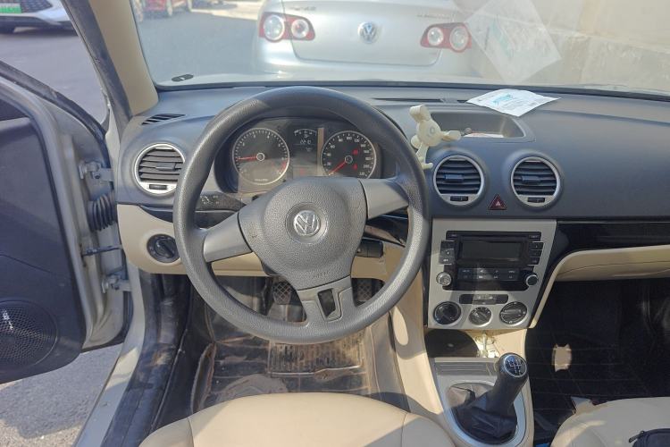 Used Volkswagen Lavida 2013 Classic 1.6L Manual Fashion Edition
