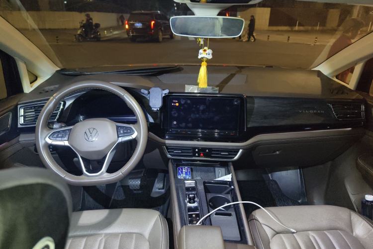 Used Volkswagen Viloran 2022 330TSI Luxury Edition Center Console
