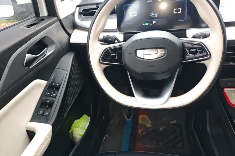 Used Geometry E Firefly 2024 401 km Fluorescent
